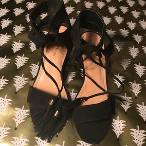 Black block sandal heel